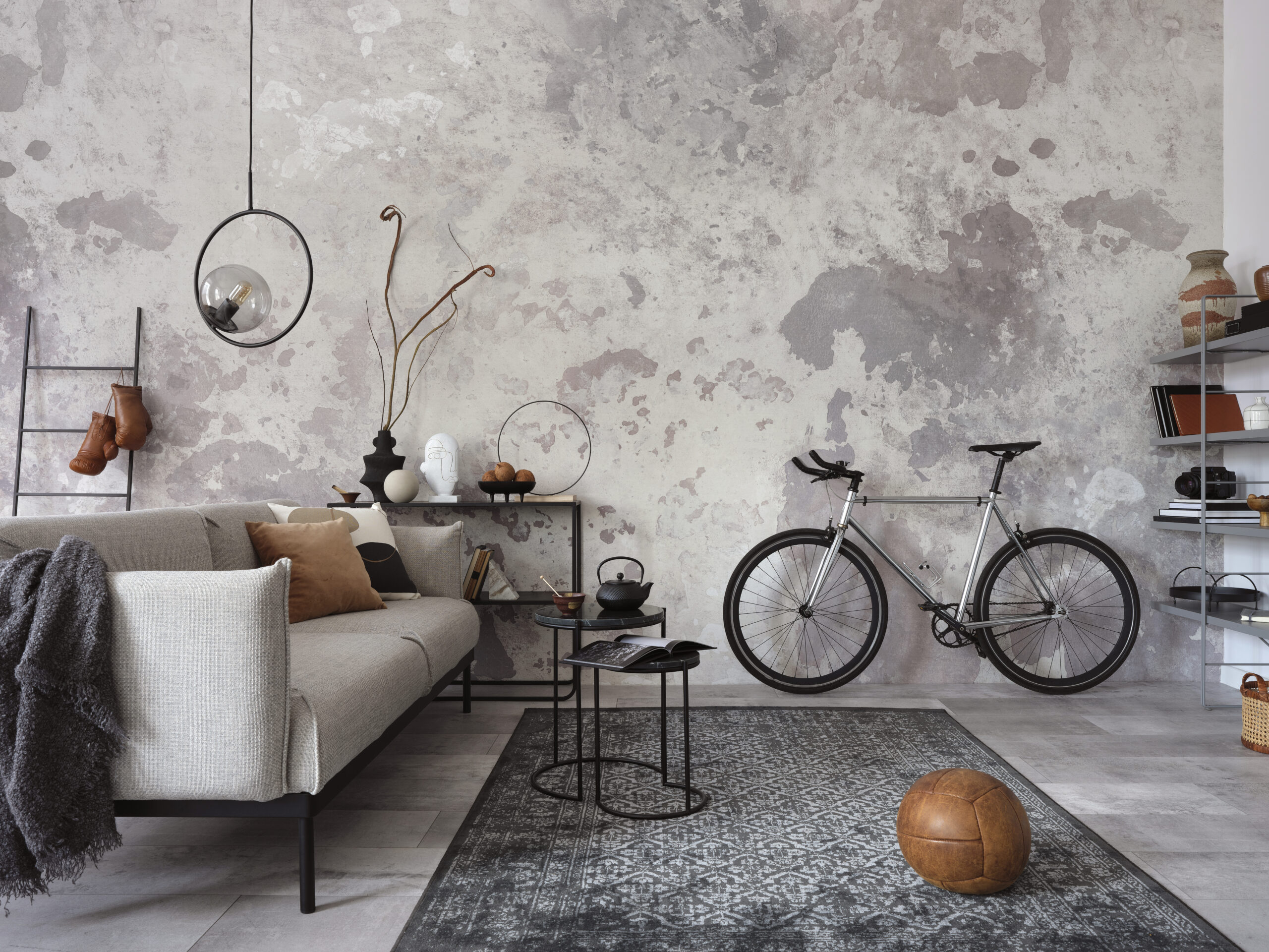 Sala de estar con pared decorativa de textura mineral